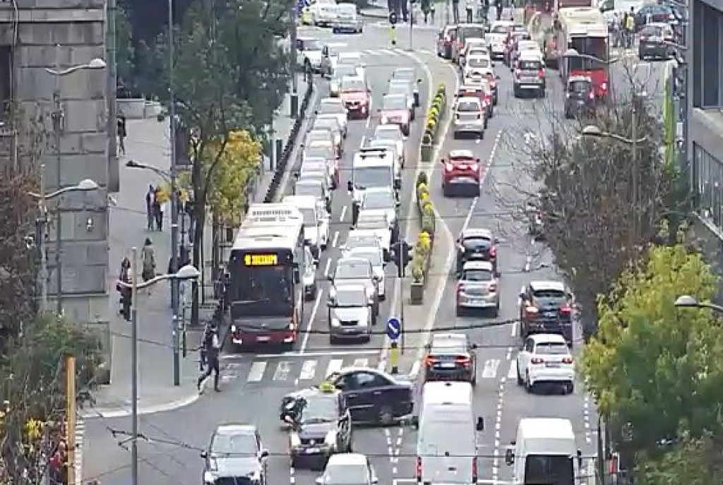 Saobraćajni kolaps u Beogradu: "Branik do branika" u centru grada, na Gazeli i auto-putu (FOTO)