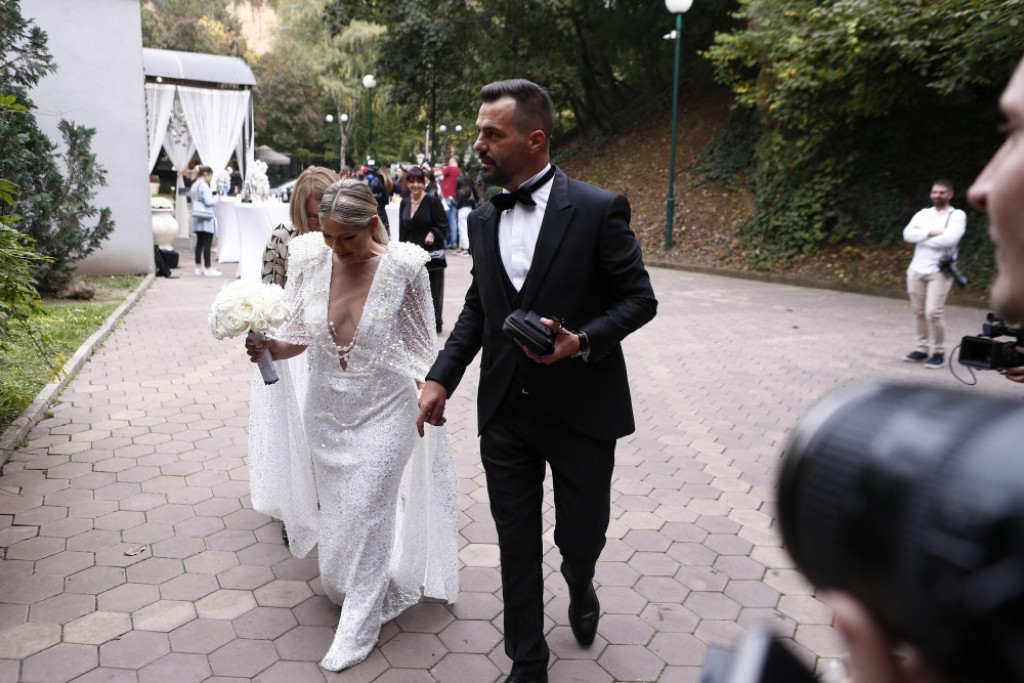 Vanja imala svadbu od 30.000 evra, a sada se razvodi! Pola estrade bilo na slavlju, a ova pevačica je bila kuma