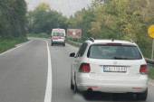 Stravična nesreća u Ovčar Banji: Autobus pun putnika sleteo s kolovoza, vatrogasci izvlače povređene!