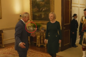 Snimak iz kabineta kralja Čarlsa III digao javnost na noge: Fotografija koju su uočili svedoči o prirodi odnosa sa Harijem i Megan (VIDEO)