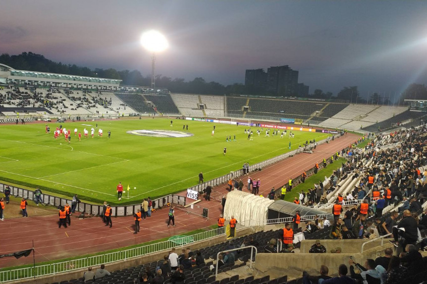 Evakuisan stadion u Humskoj: Dojava o bombi na stadionu Partizana, čeka se KD ekipa!