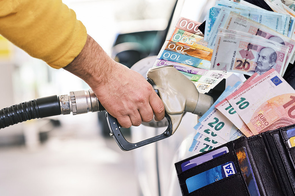 Za mesec dana skoro 1.000 dinara manje: Cene goriva malo poštedele novčanike