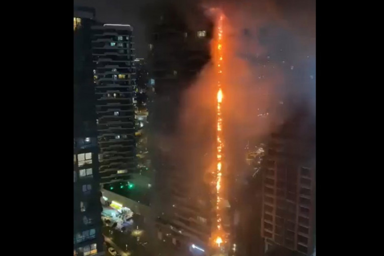 U Istanbulu goreo neboder od 24 sprata: Svi hitno evakuisani, a uzrok požara za sada nepoznat (VIDEO)