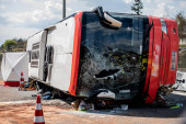 Crna nedelja: Prevrnuo se pun autobus kod Valjeva, jedna osoba poginula! Vozač nije podigao ručnu