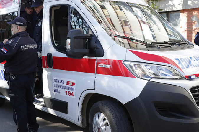 U Nišu teško povređen muškarac: Vozio trotinet kad je na njega naleteo automobil
