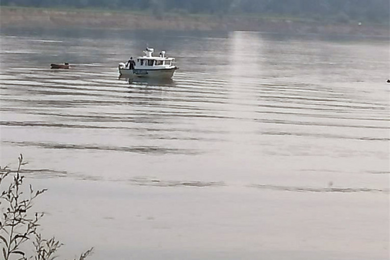Nabujala Sava "gutala" migrante u gumenom čamcu: Zahvaljujući brzoj reakciji policije izvukli žive glave