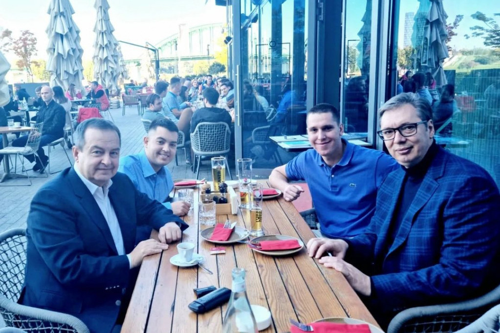 Aleksandar Vučić i Ivica Dačić sa sinovima: Dogovorili smo stratešku saradnju partija, vreme je da se u Beogradu na vodi opustimo