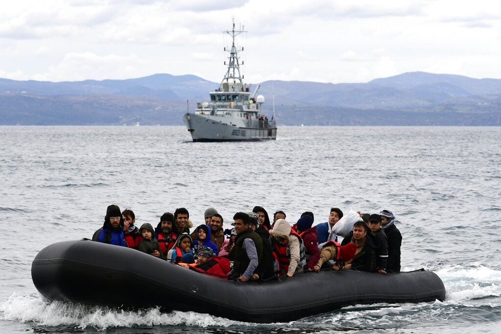 Obalska straža spasila tri migranta: Više od 10 dana se krili na kormilu tankera