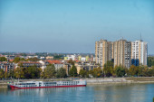 Naftna mrlja na Dunavu uhvaćena u plivajuću branu, kvalitet pijaće vode nije ugrožen