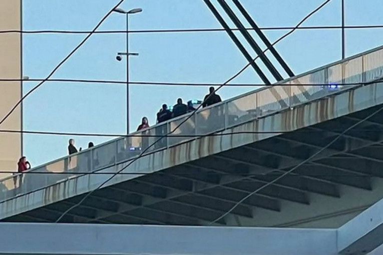 Pokušaj samoubistva sa Mosta slobode u Novom Sadu: Policija na terenu!