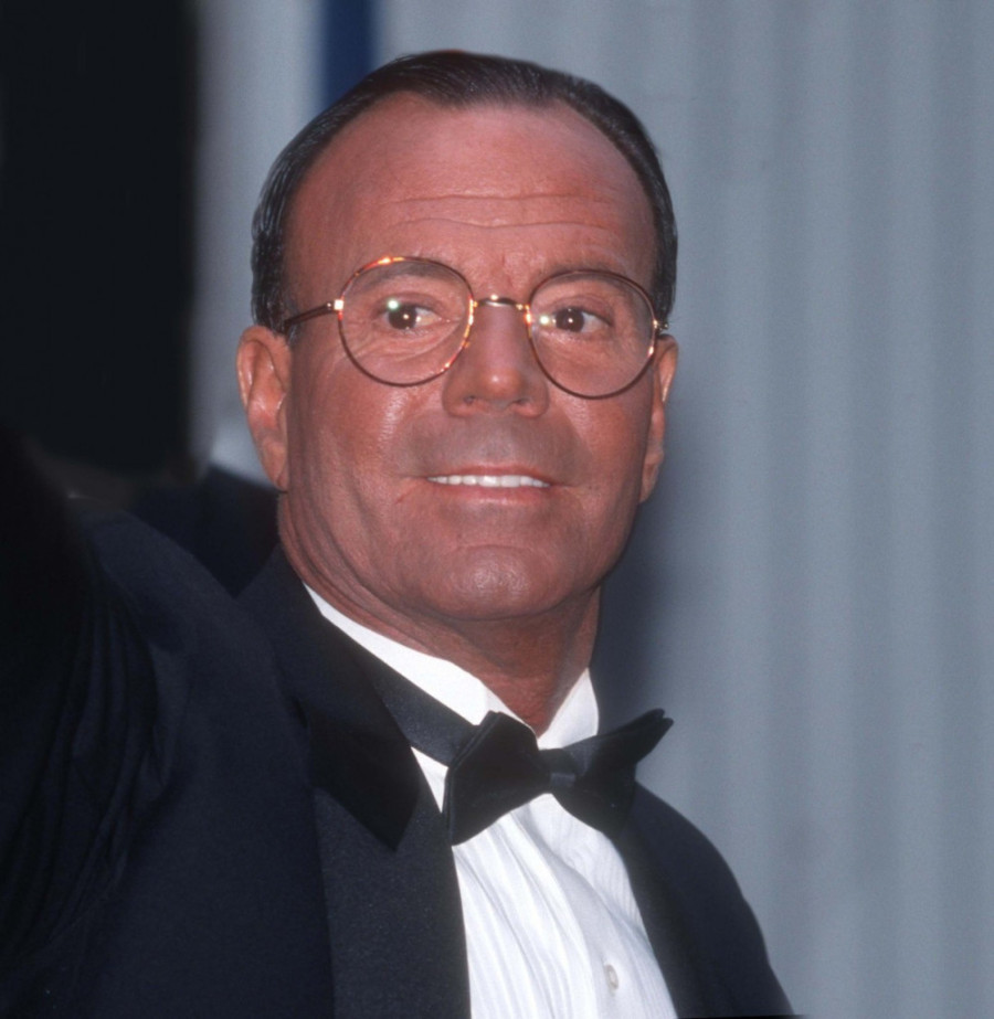 Zbog optužbi za seksualno zlostavljanje, španska vlada razmatra oduzimanje vrednog priznanja Huliju Iglesijasu