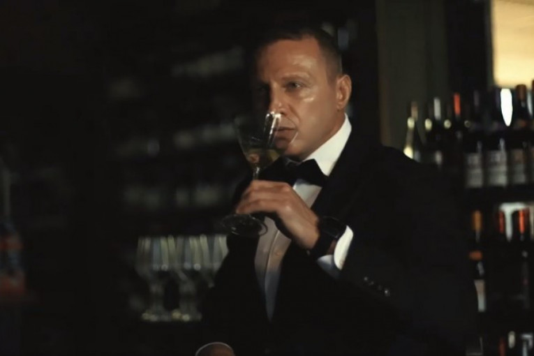 Izraelski ministar umislio da je Džejms Bond u reklami, pa ga napale feministkinje (VIDEO)