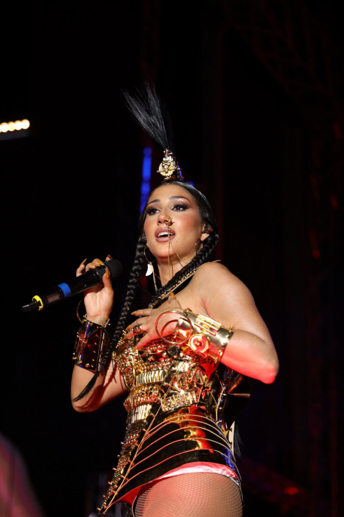 "Nismo razgovarali, to je bilo teško": Našu pevačicu je otac ostavio i otišao u Kinu, posle dve godine se sve promenilo