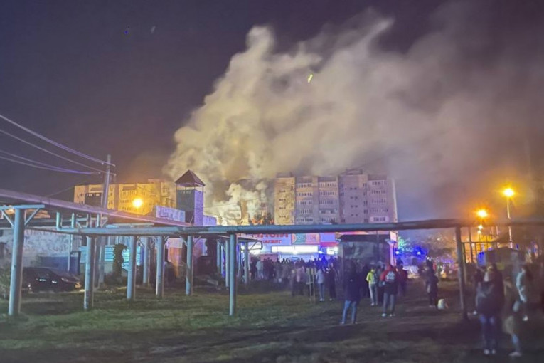 Drama u Rusiji: Vojni avion srušio stambenu zgradu, crni dim se diže u nebo (FOTO/VIDEO)