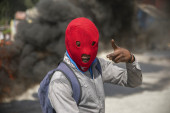 Amerika pokreće "invaziju" Haitija: Premijer zatražio pomoć UN zbog opasnih bandi, a narod kipi od besa (VIDEO)