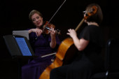 Magična „Crvena violina“ opčinila Kolarac: Elizabet Pitkern održala koncert za pamćenje (FOTO)