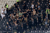 Uhapšen huligan: Navijač Partizana šutnuo žandarma na tribini u toku utakmice protiv AEK Larnaka