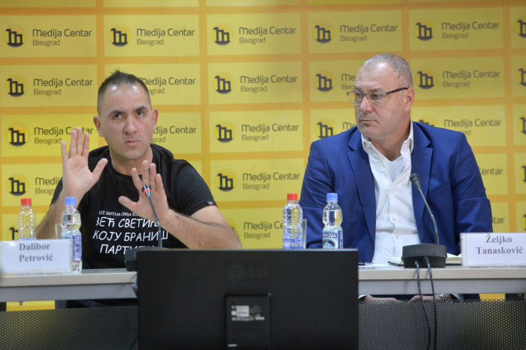 Jadno i bedno! Dalibora pretuklo 6 hrabrih kukavica! Na konferenciji pušten i snimak prebijanja navijača Partizana (VIDEO)