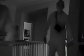 Porodica gledala na mobilnom telefonu kako joj pljačkaju kuću dok je bila na večeri! (VIDEO)