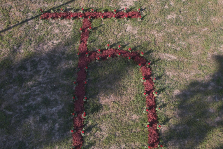 U Bajinoj Bašti nalazi se jedinstveni park ćirilice: U njemu se čuva tradicija čuvene resavske škole (FOTO)