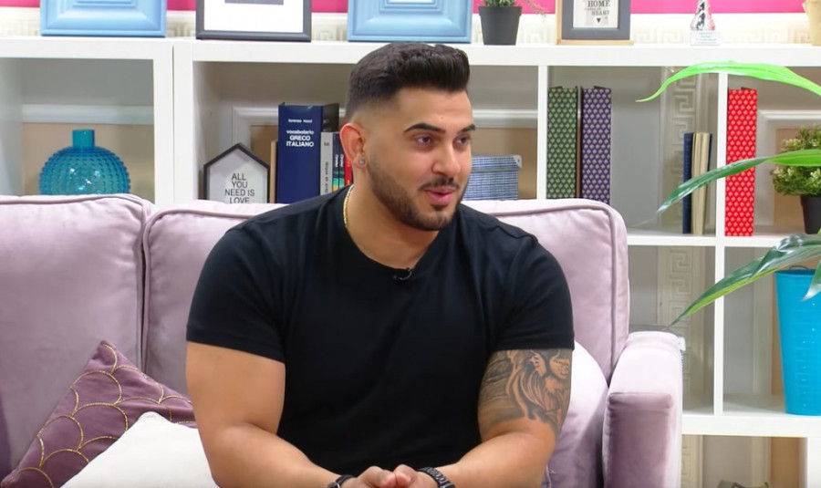 Šokirao javnost! Pevaču se udvaraju poznati muškarci, a sad otkriva: Imaju li supruge?