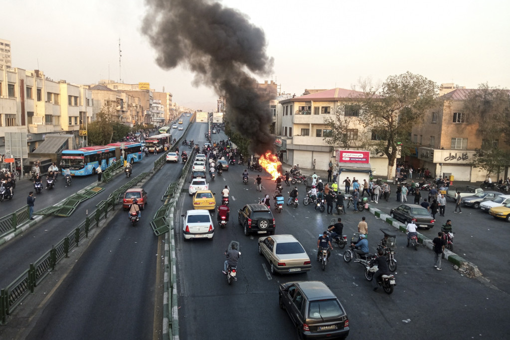Tragedija u Iraku: Najmanje devet iranskih hodočasnika poginulo u sudaru autobusa i kamiona