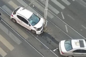 Stravičan udes u Mirijevu: Sudarila se dva automobila, jedan vozio "Glovo" dostavljač!