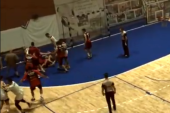 Žestoka tuča na srpskoj košarkaškoj utakmici: Dvojica razmenili udarce, ostali skočili da se i oni biju!? (VIDEO)