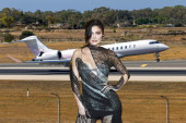 Luksuzni privatni avion Kajli Džener: Ima apartman za zabavu, dva kupatila i privatnog kuvara koji sprema šta god ona poželi (FOTO)