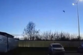 Prvi snimci pada ruskog vojnog aviona u Irkutsku: Srušio se tokom probnog leta (VIDEO)