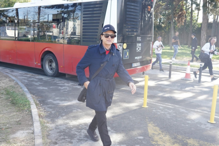 Zdravko Čolić stan u Sarajevu poklonio prijatelju! Komšije otkrile detalje: Cela zgrada nam je bila u grafitima!