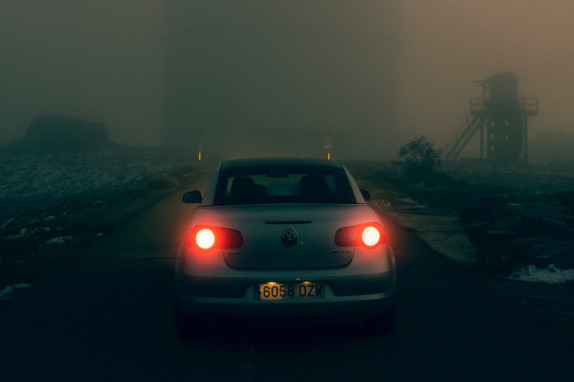 Srbiju prekrila magla: Vozači, budite oprezni, izdato je i upozorenje! (FOTO/VIDEO)