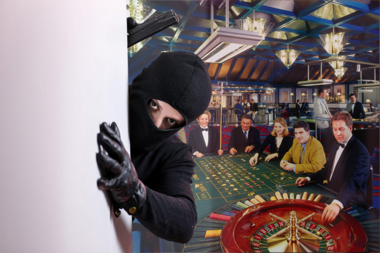 Žena i dvoje maloletnika sa fantomkama na glavama opljačkali kazino u Velikoj Plani?!