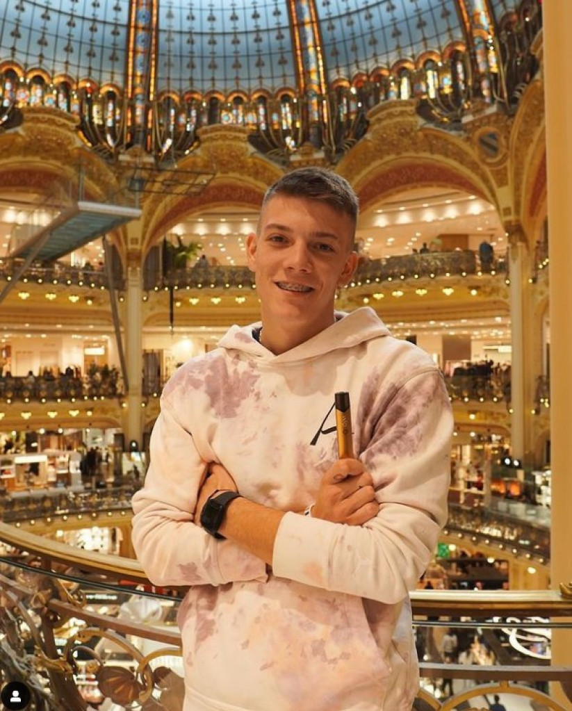 Jutjuber Janko slagao da je brutalno pretučen: Pojavio se večeras u javnosti bez zavoja i modrica! (FOTO/VIDEO)