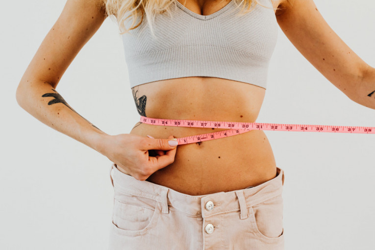 Sindrom peščanog sata: Šta vam se može dogoditi ako često uvlačite stomak zbog vitkosti