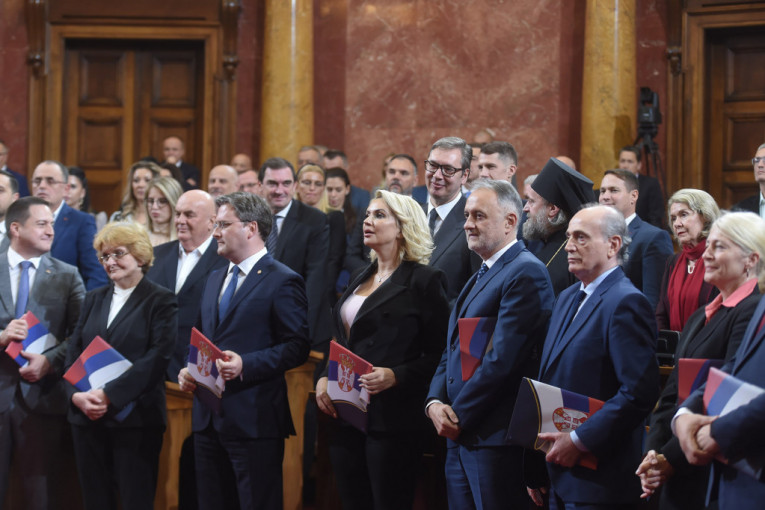 Ovo su reči zakletve koju su položili premijerka i novi ministri u Vladi Srbije!