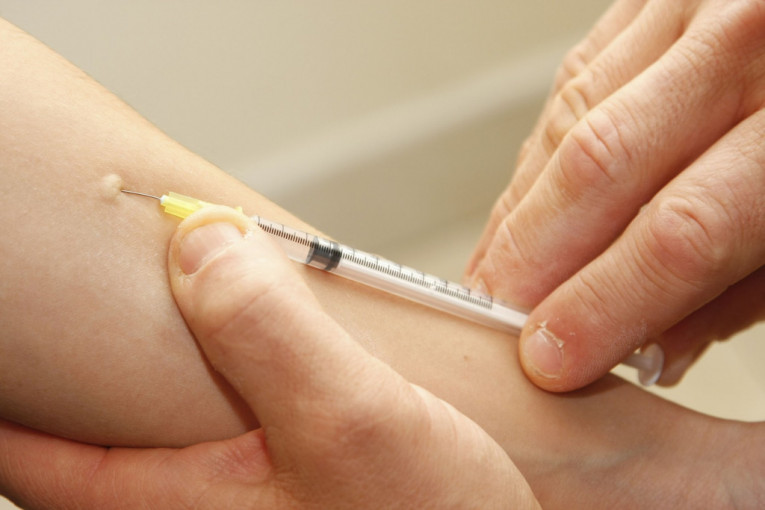 Oglasilo se Ministarstvo zdravlja: Još 58 beba treba da primi be-se-že vakcinu!