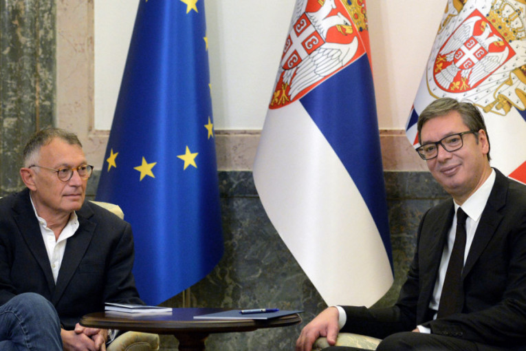 Predsednik Aleksandar Vučić ugostio čuvenog francuskog pisca Patrika Besona: Hvala na iskrenosti, nezavisnosti i poštenju (FOTO)