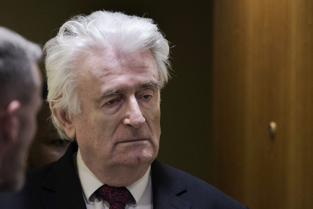 Britanci se iživljavaju nad Karadžićem: Prvi predsednik RS ima užasan zatvorski tretman