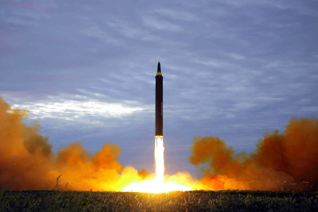 Iran uspešno lansirao raketu koja može da nosi satelit: Probni test na nosaču uspešno završen!