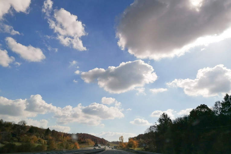 Danas oblačno i suvo, popodne u pojedinim delovima zemlje sunčano, ponegde s kišom