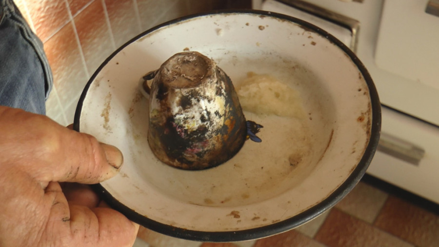 Rade godinama "namešta" želudac, čak i "na daljinu": Do sada je izlečio mnoge uz pomoć limenog tanjira i izvorske vode (FOTO)