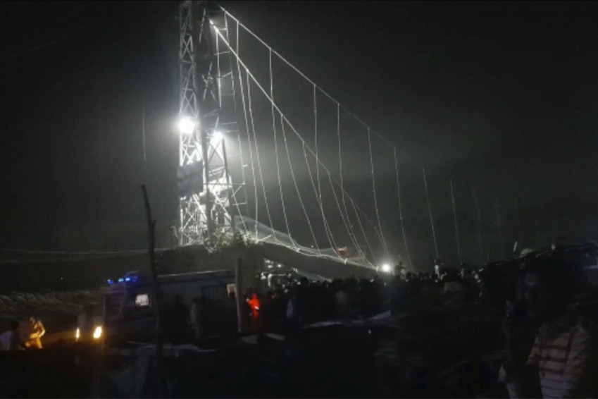 I dalje se broje žrtve: Preko 90 ljudi poginulo u stravičnoj nesreći u Indiji nakon pada mosta
