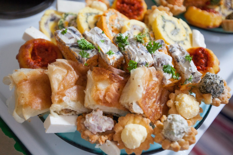 Kuvari i zaposleni u restoranu otkrili sve mračne tajne sa švedskog stola: Posle ovoga široko ćete otvoriti oči