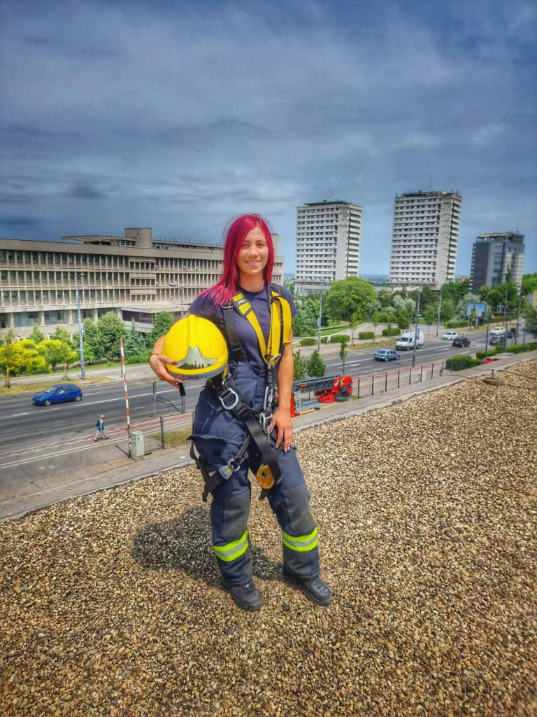 Njih tri uleću tamo odakle i muškarci beže: Kada čuju zvono, za njih više nema prepreke (FOTO, VIDEO)