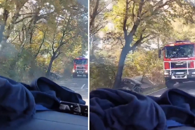 Sleteo s puta i zapalio se: Tri vatrogasne ekipe pokušavaju da spasu vozača (VIDEO)
