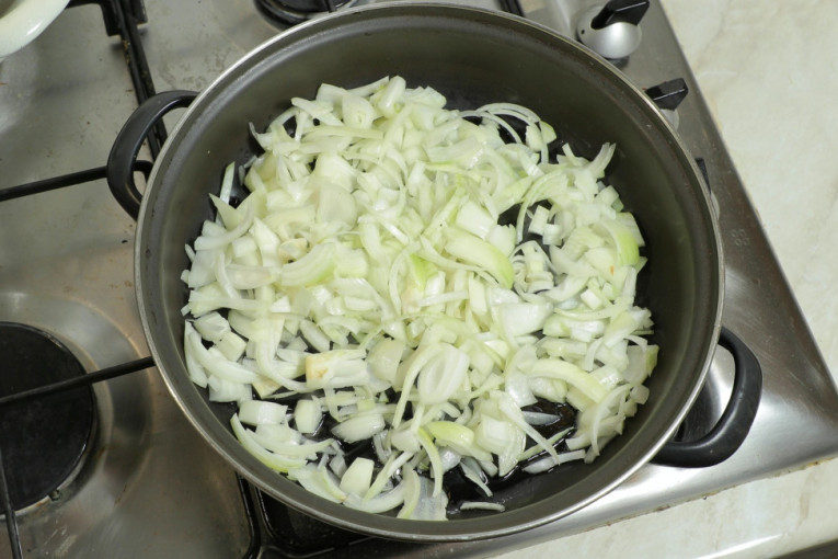 Ukoliko bacate ulje iz konzerve s tunjevinom, propuštate mnogo: Iskoristite ga da poboljšate ukus jela