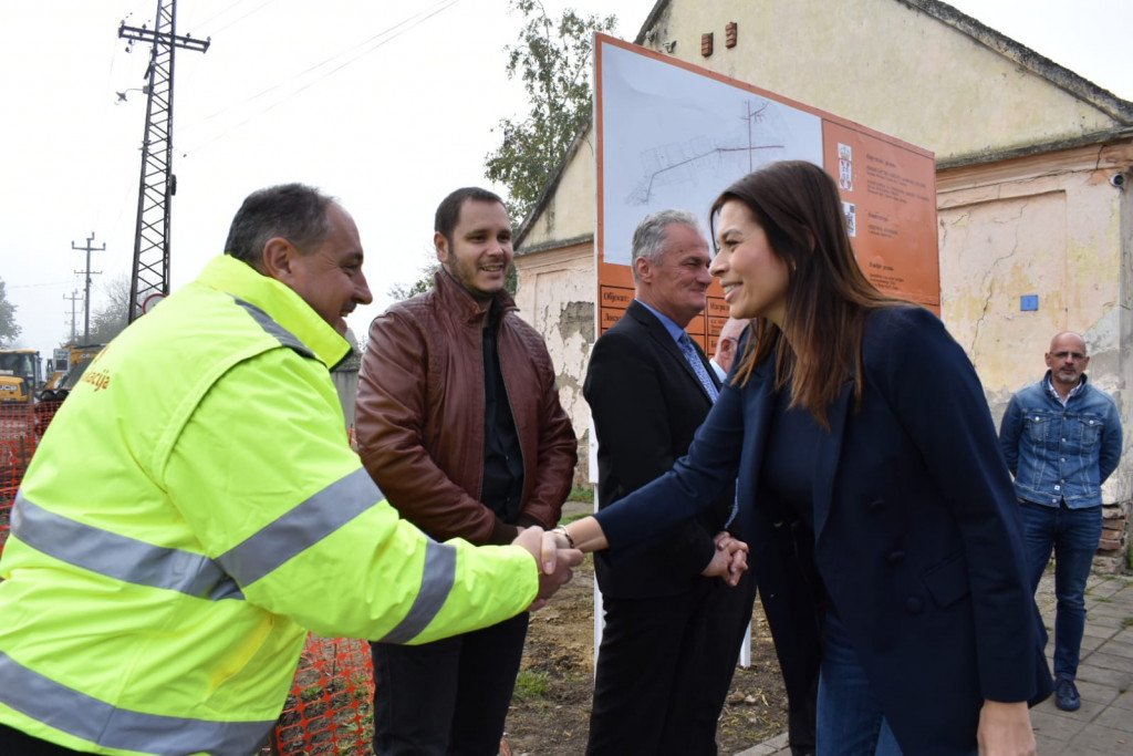 Ministarka Vujović najavila izgradnju 24 kilometra kanalizacione mreže u Pećincima