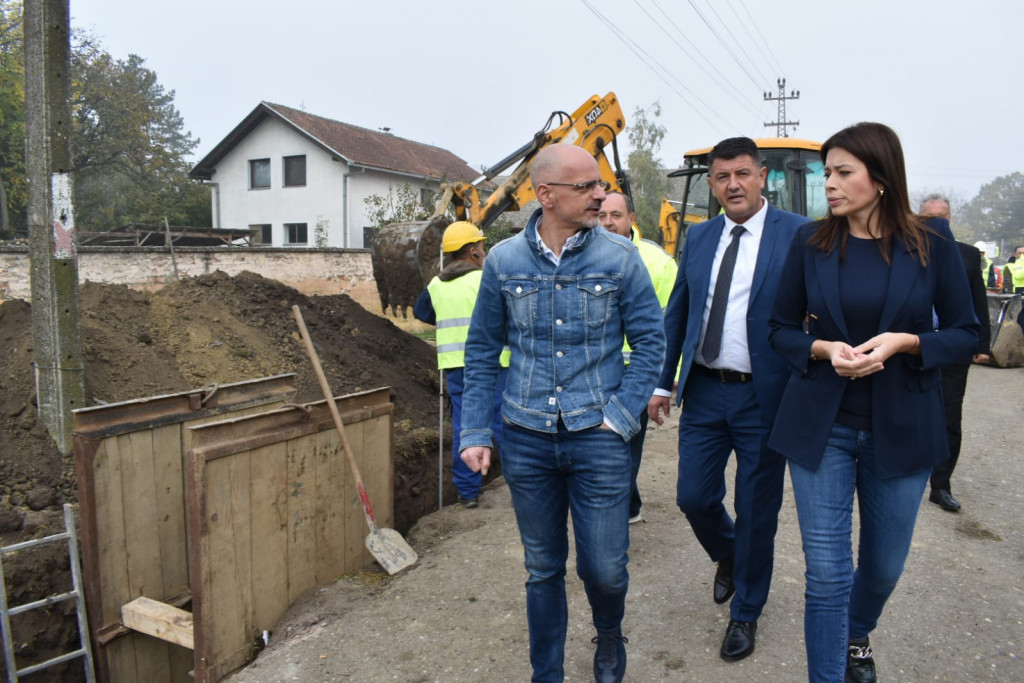 Ministarka Vujović najavila izgradnju 24 kilometra kanalizacione mreže u Pećincima
