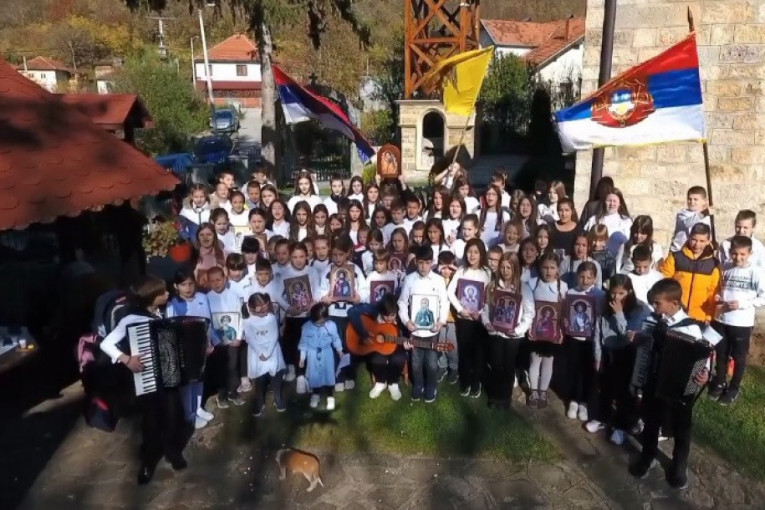 Pesma kosovskih mališana u srce pogađa! Poručili čitavom svetu: Želimo da rastemo u miru! (VIDEO)